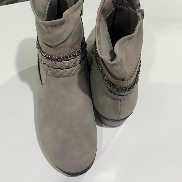 Girls Ankle Boots size 3, like new, never worn - Picture 1 of 3